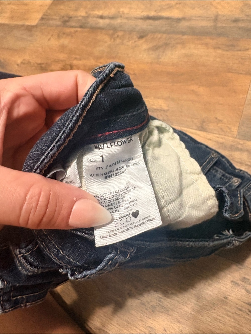 WallFlower Bootcut Jeans – Size 1 - Picture 5 of 6
